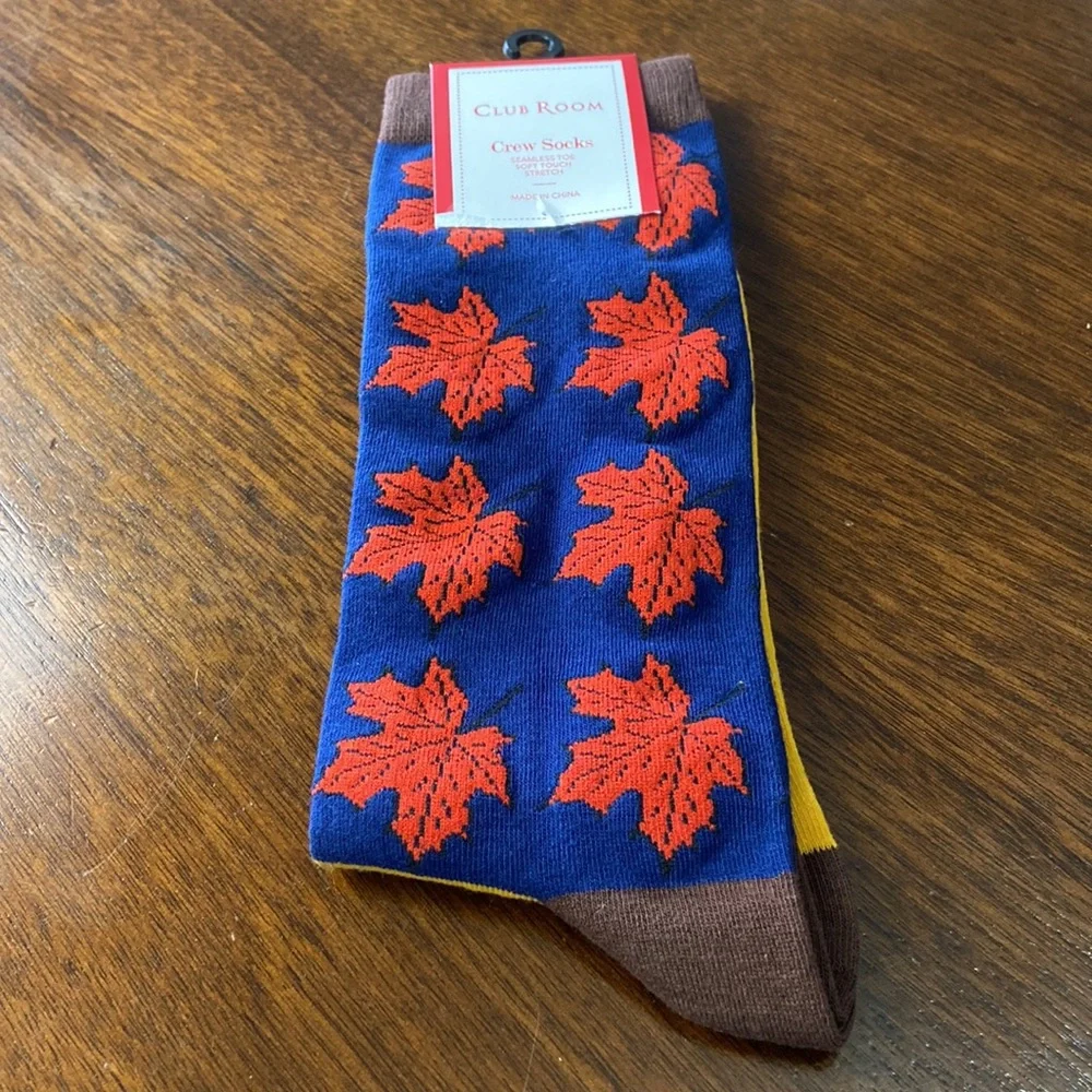 NEW| Men's Maple Leaves Crew Socks - Picture 3 of 4